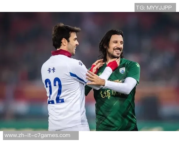 年轻人因足球球星追星展现激情与梦想引发社会广泛关注热议