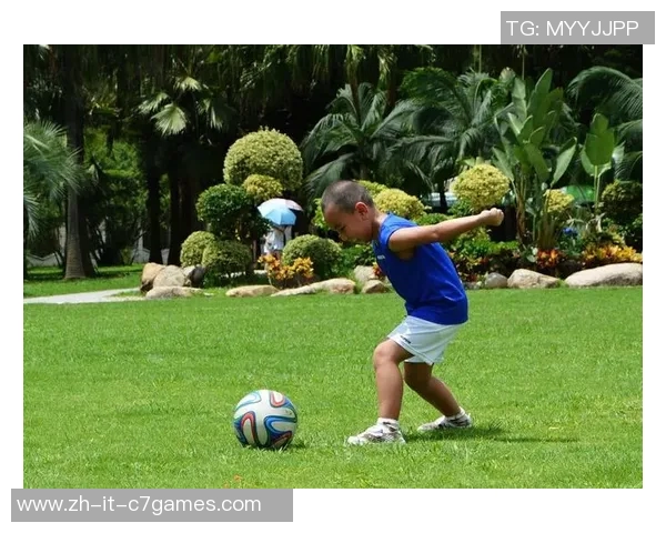 平谷足球球星的崛起与梦想之路探寻:从草根到绿茵场的奋斗故事 平谷足球球星的崛起与梦想之路探寻:从草根到绿茵场的奋斗故事